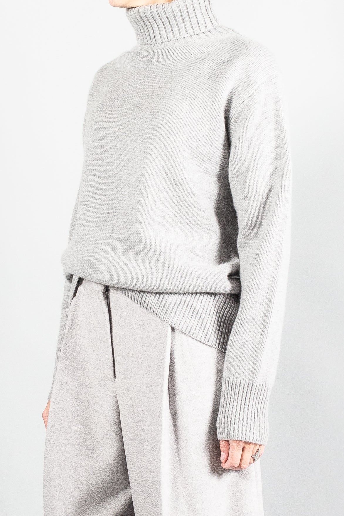Joseph Luxe Cashmere Turtleneck-Sweaters-Misch-Vancouver-Canada