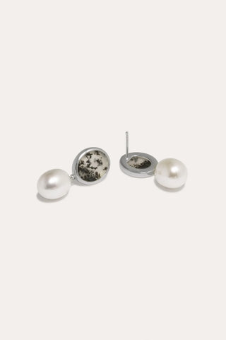 Completed Works P253 Pearl and Agate Drop Earring